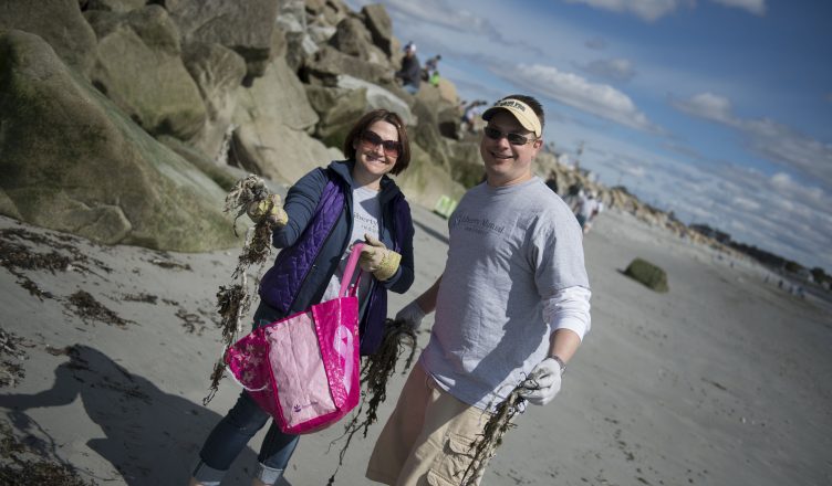 Cleanup volunteers, courtesy Diana Schaller